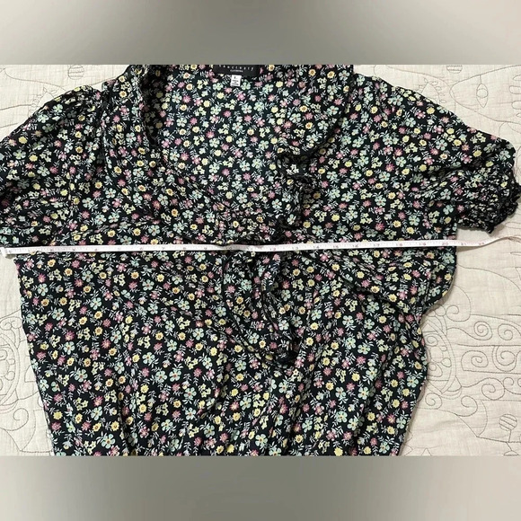 Sanctuary Ruffle Neck Floral Top Elastic Sleeve and Waist Size L - Picture 4 of 8